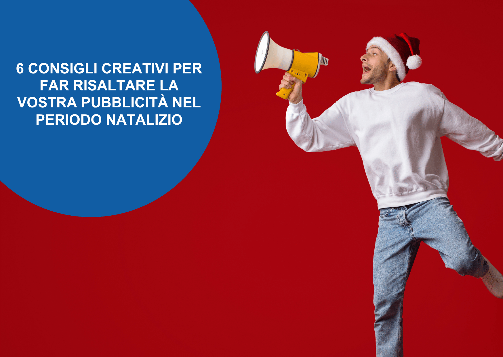 Un uomo con megafono e cappello natalizio dà i consigli di DMC per le festività.