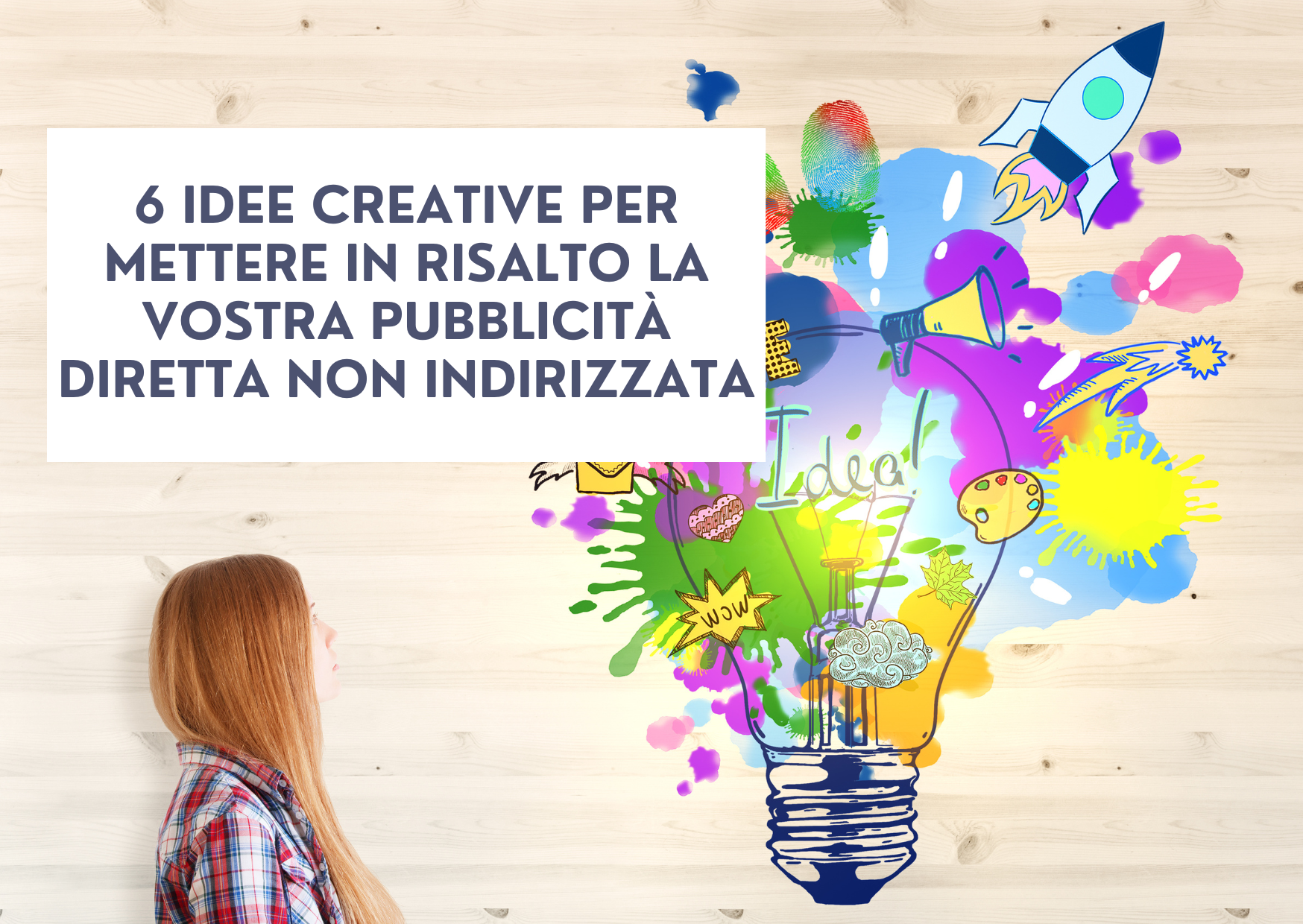 Donna con bolla vocale con le idee di DMC e una lampadina di idee