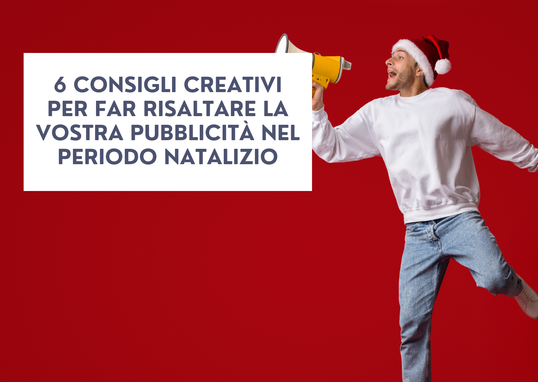 Un uomo con megafono e cappello natalizio dà i consigli di DMC per le festività.